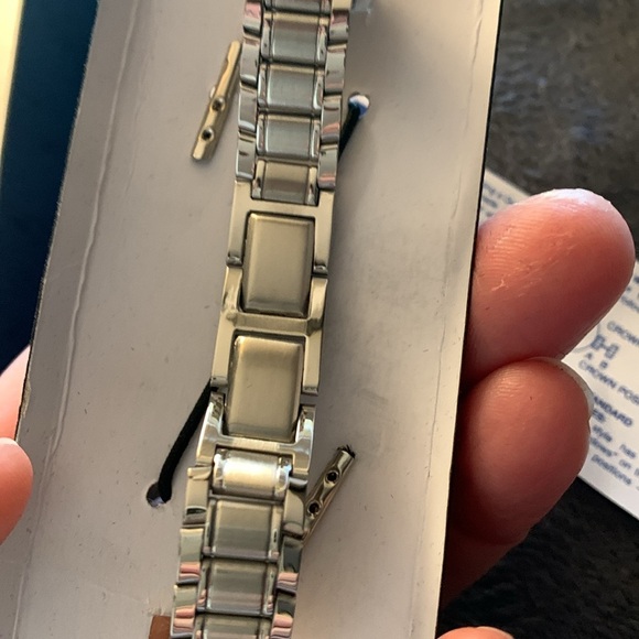 Avon Analog Watch NWOT - Picture 4 of 9